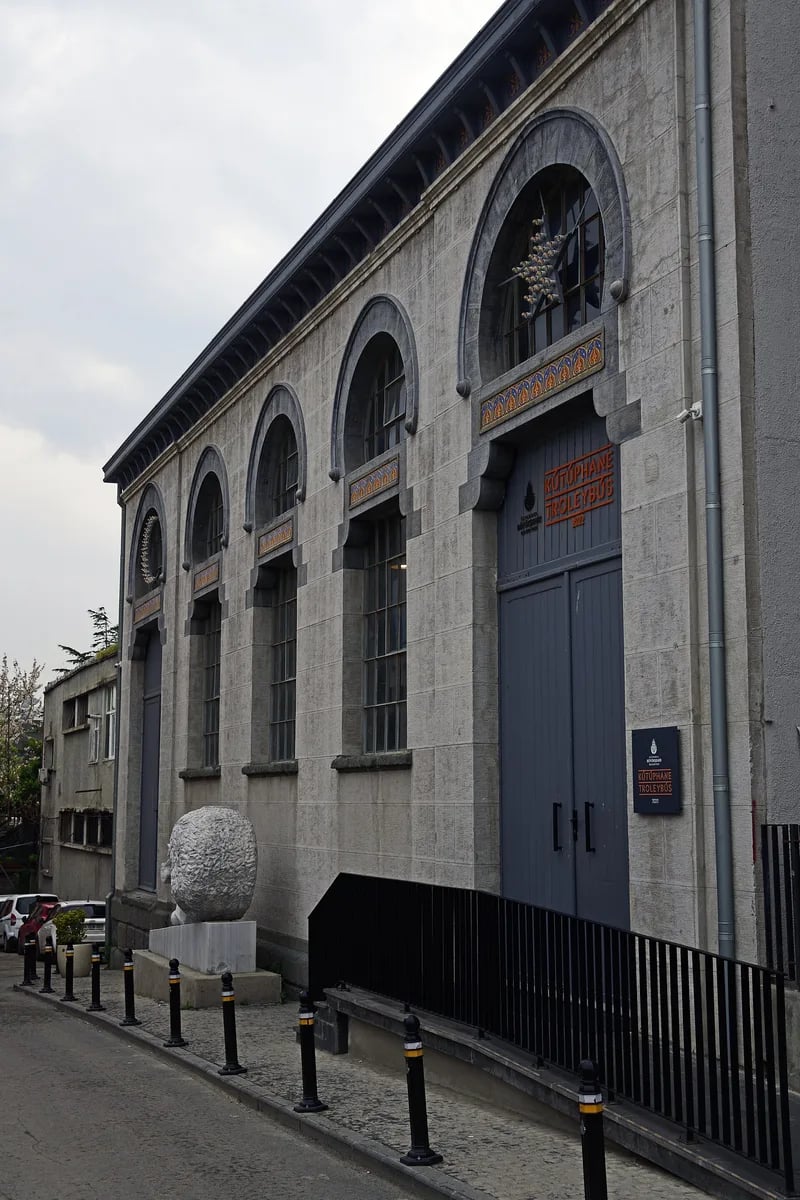 İBB Kütüphane Troleybüs - Service banner image
