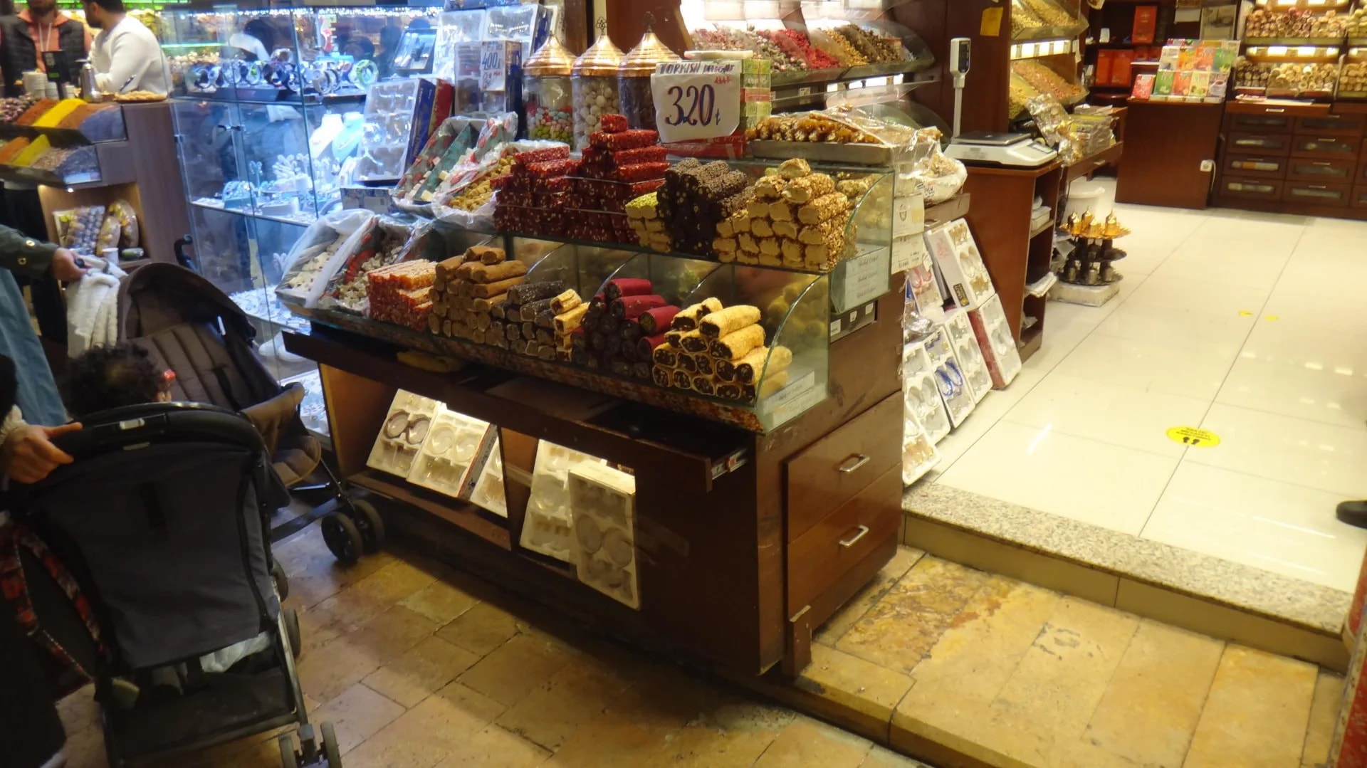 Bazaar Égyptien (Mısır Çarşısı ) - Photo 3