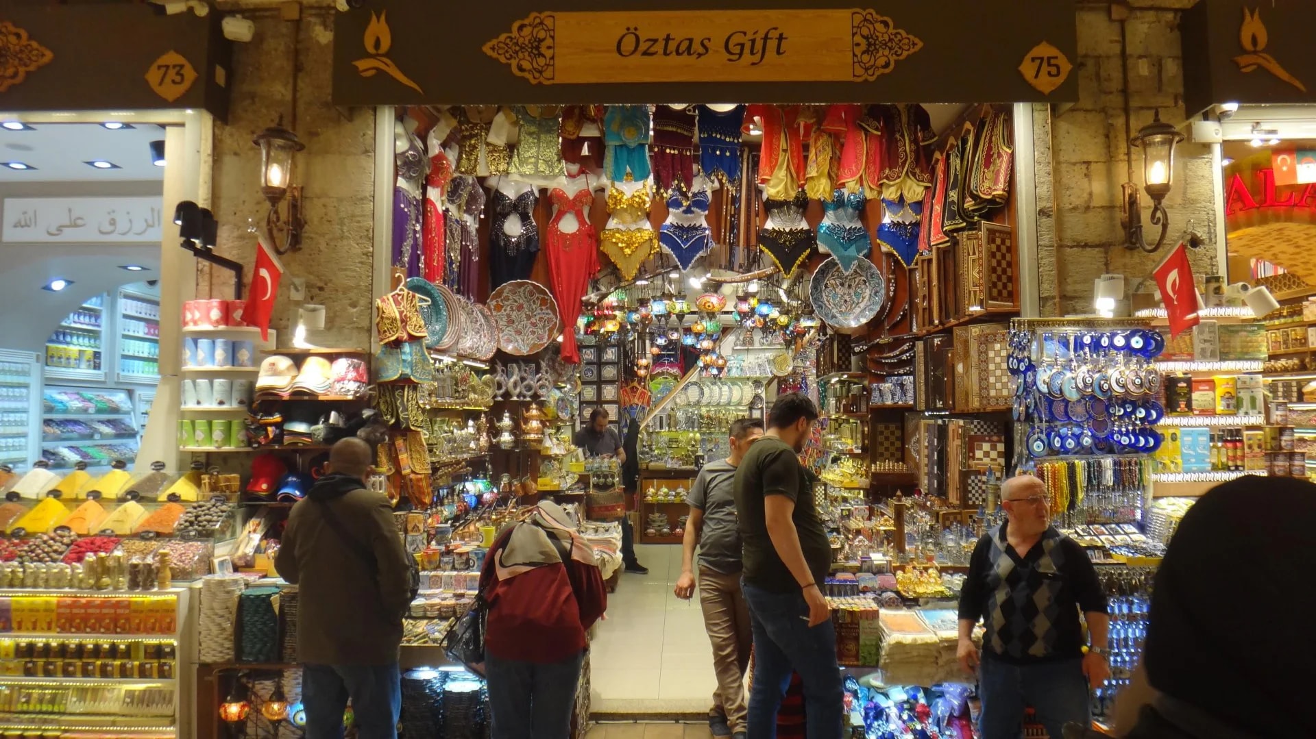 Bazaar Égyptien (Mısır Çarşısı ) - Photo 2