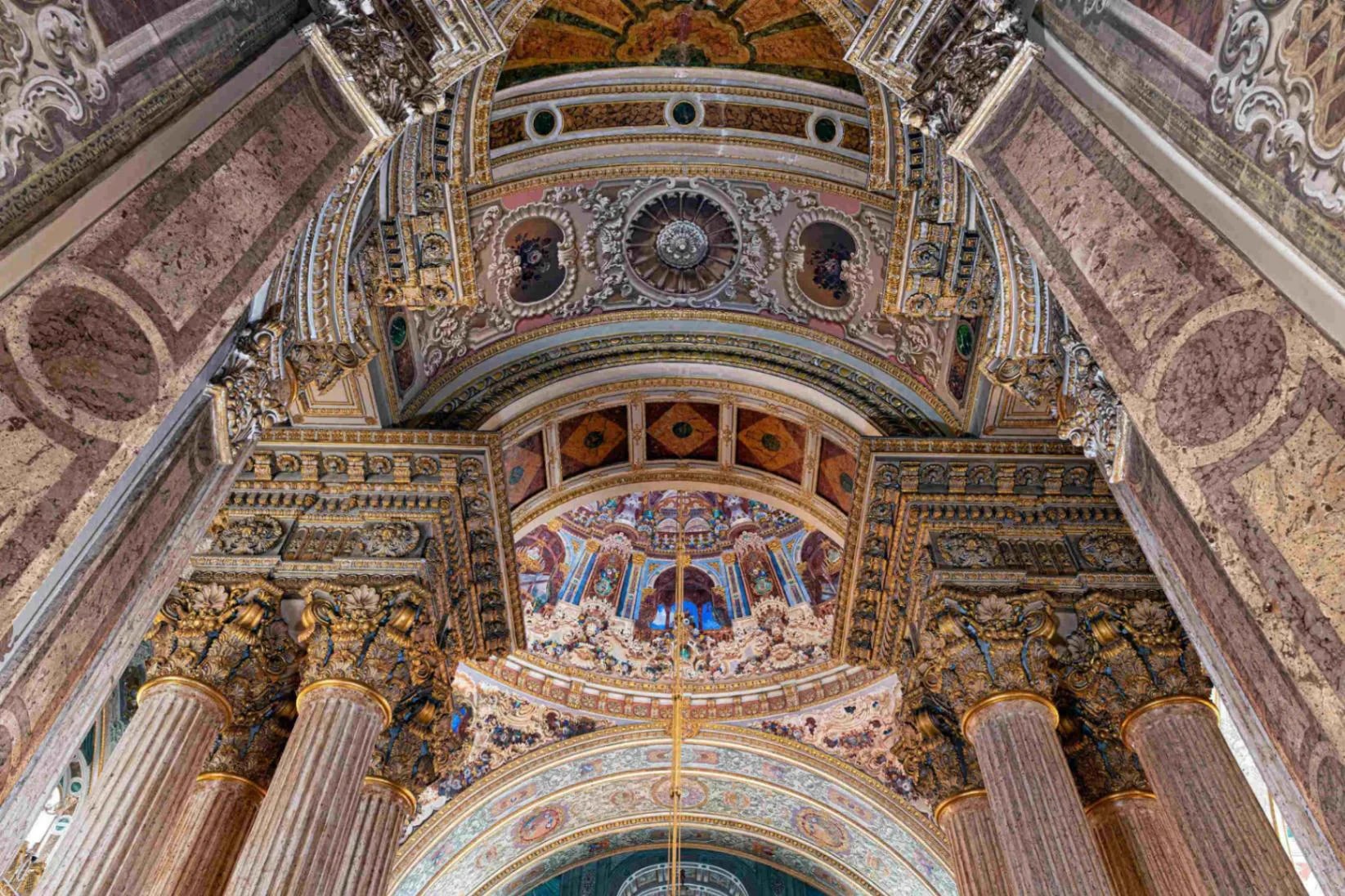 Beylerbeyi Palace - Photo 12